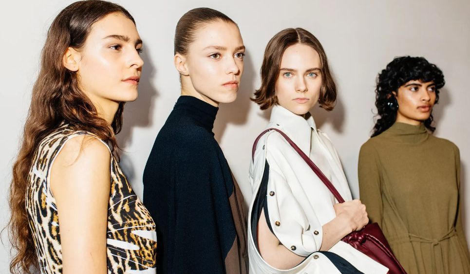 Proenza Schouler la formalità elegante è la vera identità di un guardaroba femminile. | Image 563838